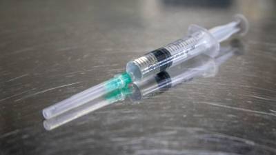 Чуть больше 3% россиян полностью прошли вакцинацию от коронавируса