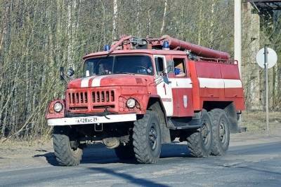 На окраине Архангельска семья чуть не лишилась дома из-за пожара