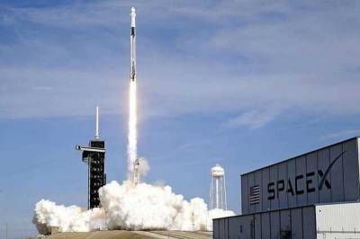 Обломок ракеты Falcon 9 компании SpaceX упал на ферму в Вашингтоне - СМИ