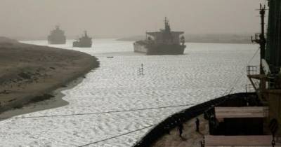 422 судна прошли через Суэцкий канал, "пробка" устранена