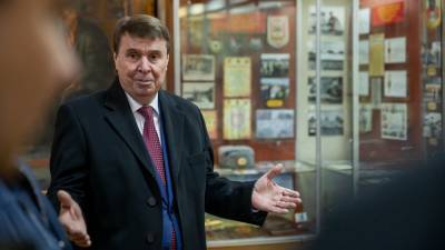 Российский сенатор Цеков считает звонок Байдена Зеленскому жестом вежливости