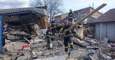 В Соломенском районе Киева произошел взрыв, под завалами ищут людей (фото)