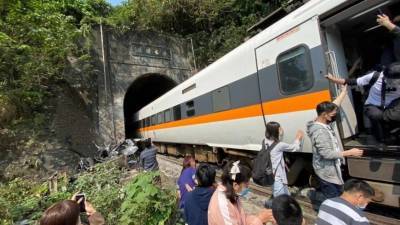 На Тайване число пострадавших в железнодорожной катастрофе возросло до 186