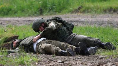 Военные медики ЗВО отработали реанимационные действия на учениях в Подмосковье