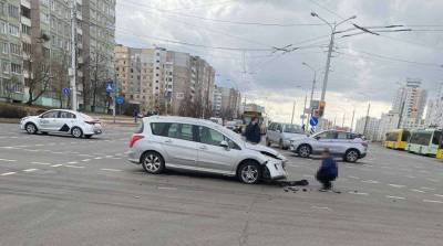 ДТП с участием служебного автомобиля милиции произошло на перекрестке улиц Матусевича и Колесникова