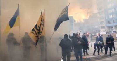 Сожгли флаги РФ и ОПЗЖ: в Одессе устроили акцию под консульством России