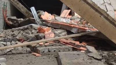 Хлопок бытового газа разрушил два дома в Киеве, спасатели ищут людей под завалами
