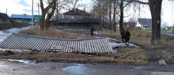 В Белозерске обвалилась крыша сооружения, построенного в рамках «Народного бюджета»