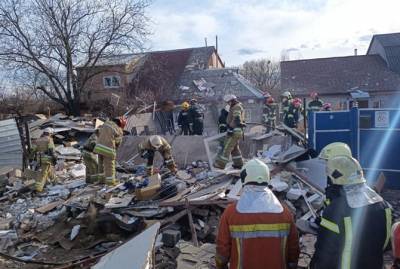 В Киеве прогремел взрыв, разнесло гараж, машину и повредило соседние дома