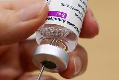 В Великобританиии семь человек умерли после вакцины AstraZeneca