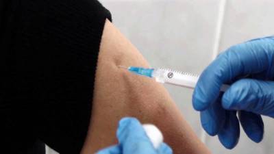 Масштабная прививочная кампания против коронавируса ведется по всей стране