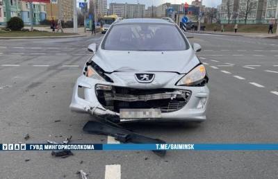 Авария с участием милицейского автомобиля произошла на перекрестке улиц Матусевича и Колесникова в Минске