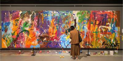 В Южной Корее посетители галереи испортили граффити, которое стоит $ 500 тысяч — разрисовали его краской, которая была частью инсталляции