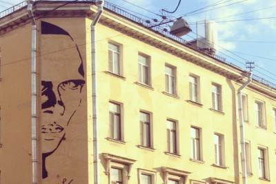 Союз писателей Петербурга попросил Беглова сохранить граффити с Хармсом