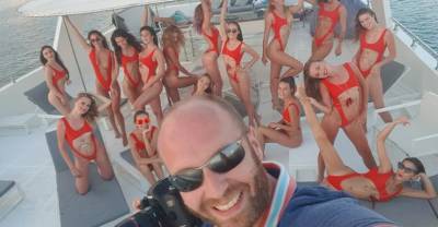 Организатор голой фотосессии в Дубае рассказал о сексе с двумя участницами съёмки