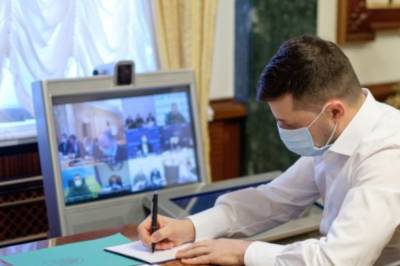 Зеленский подписал закон о возобновлении выплаты больничных