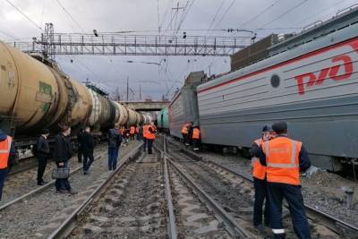 В Челябинской области грузовой поезд сошел с рельсов