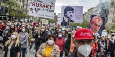 В Праге 10 тысяч людей вышли на протесты против президента Земана из-за России – Видео - ТЕЛЕГРАФ