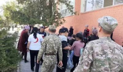 Киргизия эвакуировала тысячи человек из зоны конфликта с Таджикистаном
