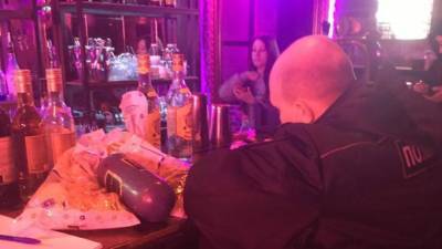 В баре на Рубинштейна местные жители и муниципалы нашла "веселящий газ"