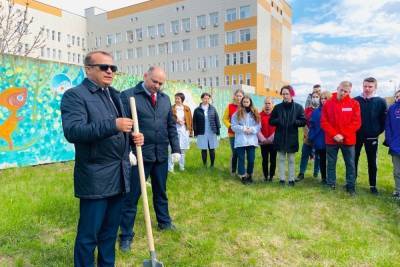 В Рязани возле ОДКБ высадили аллею в честь участников борьбы с COVID-19