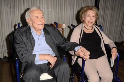 В возрасте 102 лет скончалась вдова актера Кирка Дугласа - argumenti.ru - Париж - шт. Калифорния