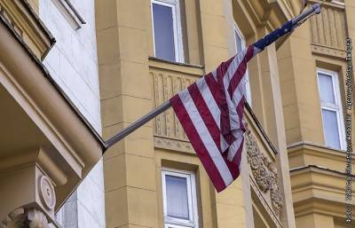 Посольство США в Москве сократит до минимума оказание консульских услуг