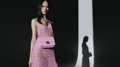 Vogue показывает первую сумку Мэтью Уильямса для Givenchy