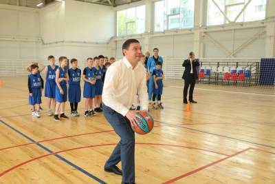 Глава Краснодара вместе с легендой баскетбола проверил работу нового спорткомплекса