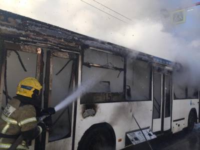 В Уфе на остановке сгорел автобус