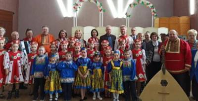 В чеховском селе Шарапово пожилых людей развлекали танцами и песнями