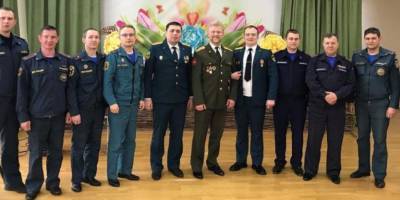 В Чехове пожарных спасателей наградили в профессиональный праздник