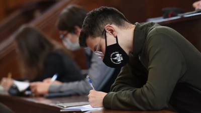 Вузам в России разрешили проводить вступительные экзамены дистанционно