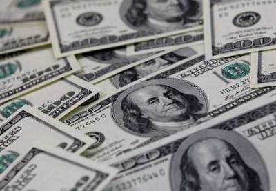 Доллар снижается четвертую неделю подряд из-за "голубиной" риторики ФРС