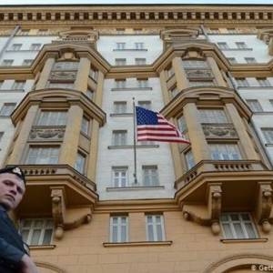 Посольство США в России остановило выдачу виз