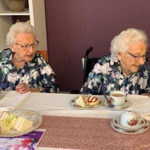 В Австралии сестры-близнецы отметили 102-летие. Фото