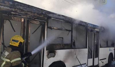 В Уфе на автобусной остановке сгорел пассажирский «НефАЗ»