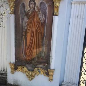 В Запорожской области мужчина разбил иконы при входе в храм. Фото