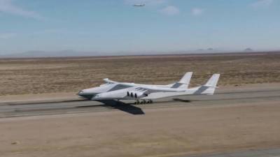 Полет самого большого в мире самолета засняли на видео