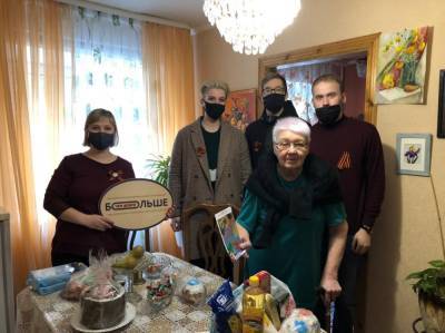 Пожилых липчан в канун Пасхи и Дня Победы поздравили общественники