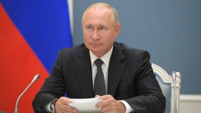 Владимир Путин наградил пятерых россиян за трудовые заслуги