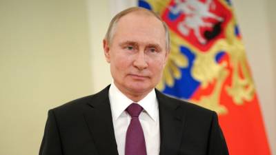 Пять россиян из разных регионов получили звание "Герой труда" от Путина