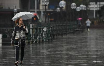 Погода на выходные: в Украину идут дожди с грозами