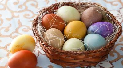 Красим яйца природными красителями