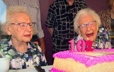 В Австралии 102-летие отпраздновали сестры-близнецы и мира