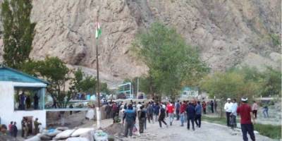 Ситуация напряженная: Кыргызстан сообщает о новых перестрелках на границе с Таджикистаном