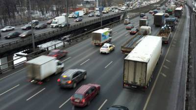 Москва отсрочила ввод ограничений для небольших грузовиков