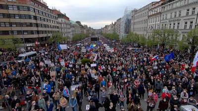 Русофобская истерия в Чехии бьёт по президенту Земану