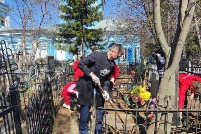 В Казани медики привели в порядок могилу профессора Алексеева