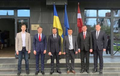Латвия открыла почетное консульство в Славянске